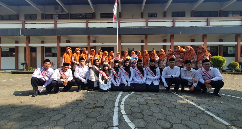 SELAMAT HARI GURU